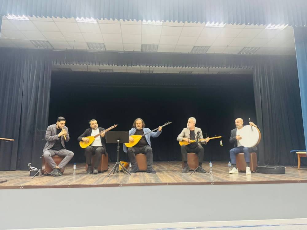Kazakistan Hoca Ahmet Yesevi Uluslararası Kazak-Türk Üniversitesi Halk Müziği Konseri